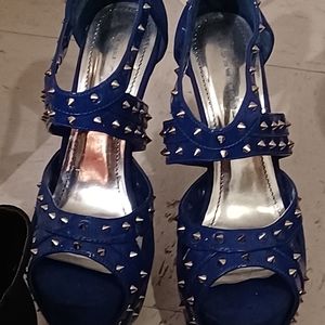 Women's  studded pumps